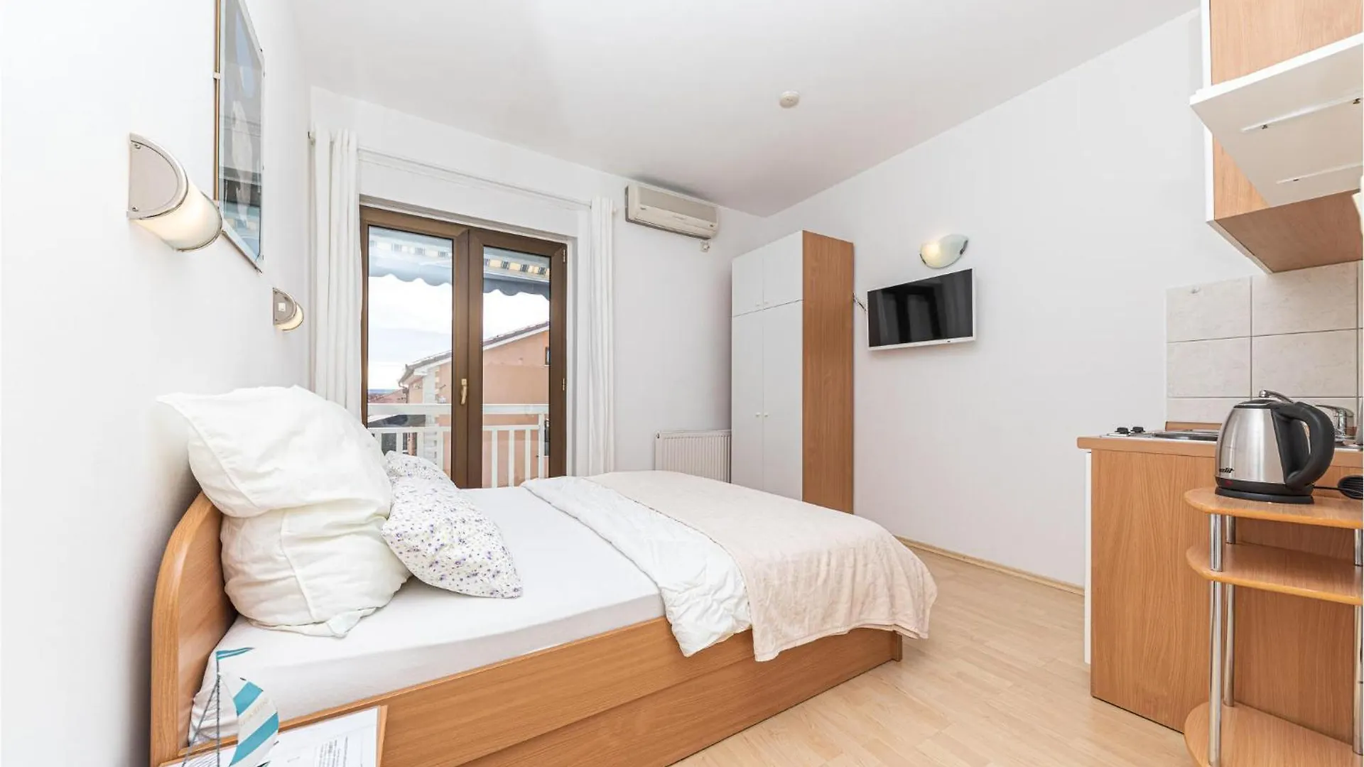 Cozy Apartment In Kastel Stafilic Kastela