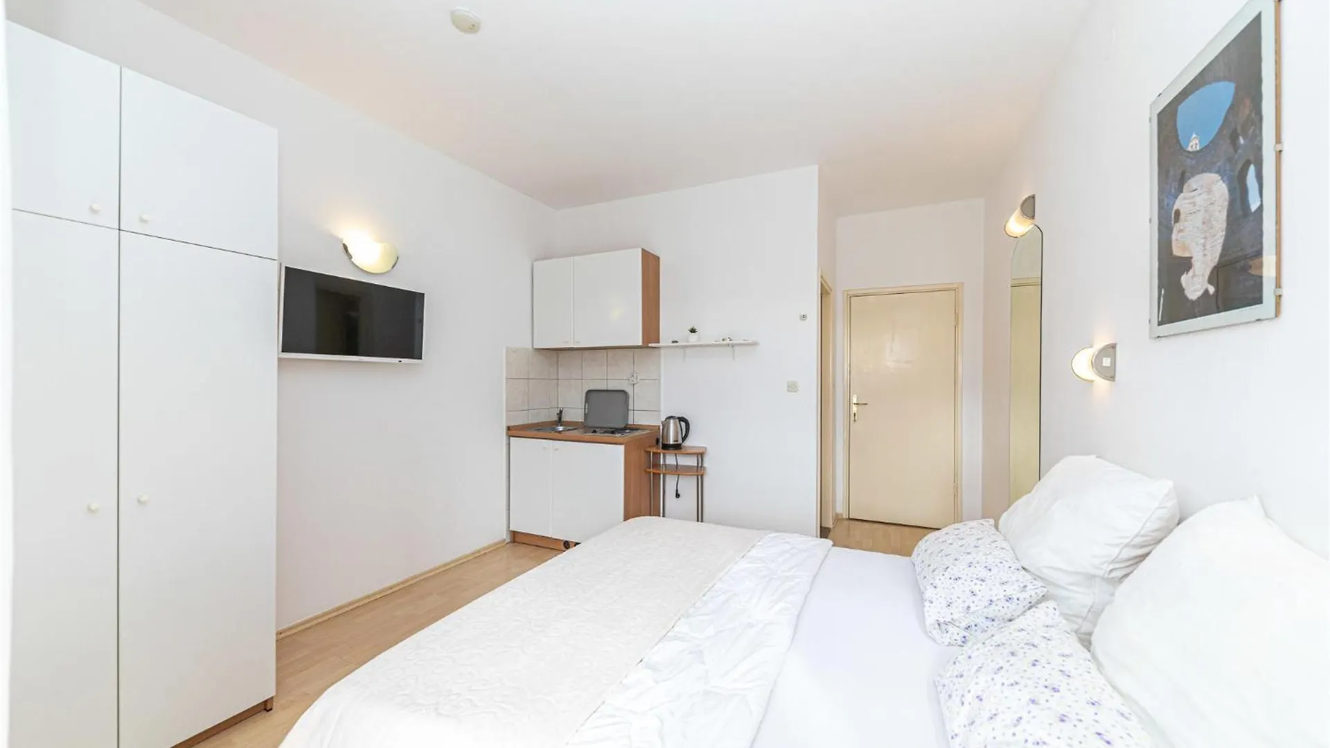 Cozy Apartment In Kastel Stafilic Kastela