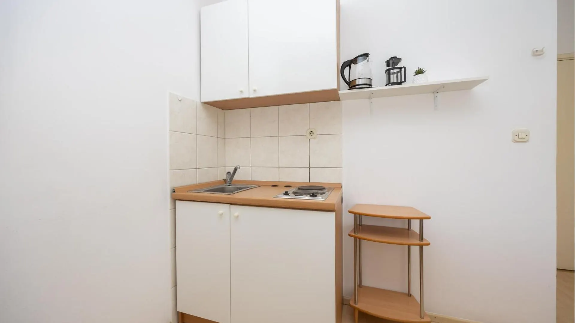 Cozy Apartment In Kastel Stafilic Kastela