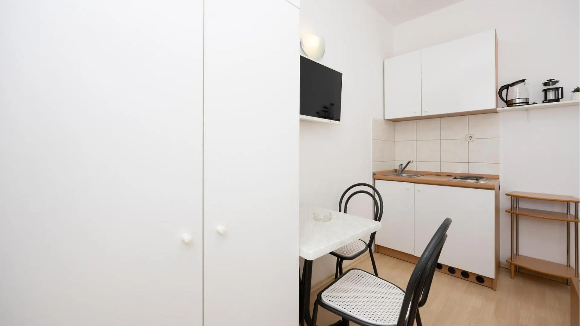 Cozy Apartment In Kastel Stafilic Kastela